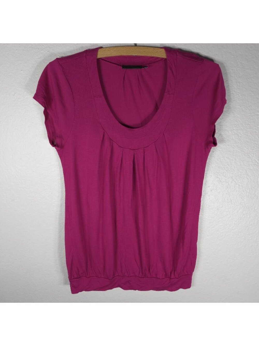 The Limited Fucsia Pink Short Sleeve Top Blouse Size S Scoop Neck Pleated Front